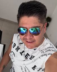 Y si nos damos unos besos así como dijo Carin Leon… de compas. #goodvibes  #gayboy #hapiness