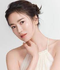Những nữ sao Hàn trang điểm nhẹ hay không cần trang điểm vẫn đẹp