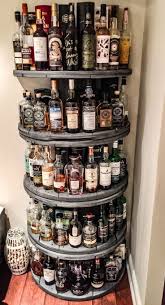 alten holzdrahtspulen regal whisky whisky regal aus alten whisky regal aus alten holzdrahtspulen diy bar dekorasyon bar ev sarap raflari