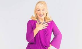 Για την εκρηκτική αλλά και συνάμα πολύ τρυφερή σχέση που είχε με τον πατέρα της μίλησε η σόφη ζαννίνου. Sofh Zanninoy Pozarei Me Roz Mpikini Sta 66 Ths Xronia Zappit