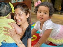 Shilpa shetty's daughter, samisha celebrates her first lohri with her family, enjoys popcorn video shilpa shetty kundra's daughter, samisha shetty celebrated her first lohri with her family. Shilpa Shetty Shares An Adorable Post On Her Daughter Shamisha S First Birthday Filmfare Com