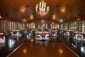 Need Wedding Ideas Check Out This Reception Venue At Stroudsmoor Country Inn And See More Inspirational Photos On Thekn Country Inn Reception Venues Reception