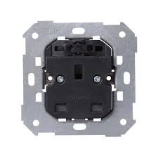 Crafted with high impact, flame retardant polycarbonate plastic and brass fittings, the x5 range incorporates type: British Socket Outlet 13a 250v With Switch And Screw Terminal Connection System Simon