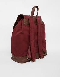 Vous pouvez opter pour un sac à dos destiné aux hommes avec uniquement un grand compartiment principal, ou bien un modèle avec une poche intérieure. Asos Sac A Dos En Toile Bordeaux Asos