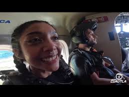 Me tire de un avion a 12,000 pies de altura