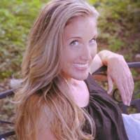 Melanie Hinson's Instagram, Twitter & Facebook