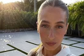 Amanda Batula Had the Most Relatable Spray Tan Mishap (PHOTO)