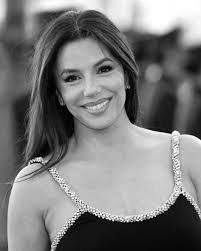 Kim Saari's Instagram, Twitter & Facebook