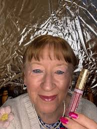 My look for the day. Wearing our New Juicy Plumping Gloss, Mauve Magic. Who  wants one? I have in stock. DM me for details