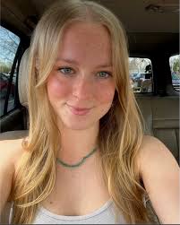 Roommate wanted in Central District townhouse