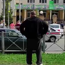 Очевидцы теракта в казанской школе делятся деталями трагедии, которая унесла 9 жизней. Ub7jrvzgvpc4ym