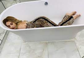 Gibi soruların cevabı bu yazımızda. Hadise Aslen Nereli Ailesi Ve Kardesleri Kimdir