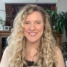 We went to San Francisco's iconic Grace Cathedral where they hold a monthly  sound bath event. This popular Mind, Body, Spirit event regularly attracts  some 400 participants who want to meditate, relax,