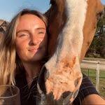 Elisha Wade's Instagram, Twitter & Facebook