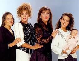 5 generaciones de la dinastía Pinal, iniciando con doña María Luisa  Hidalgo, Silvia Pinal, Sylvia Pasquel, Stephanie Salas y una recién nacida  Michelle Salas, hija de Luis Miguel y primera tataranieta de