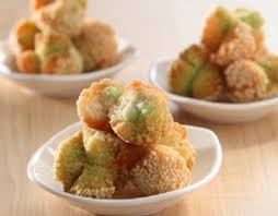 Sekarang ini sudah susah ditemukan di pasaran. Resep Dan Cara Membuat Kue Onde Onde Ketawa Pandan Yang Empuk Harum Dan Menggugah Selera Selerasa Com