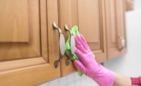 Fabriquer Un Produit Nettoyant Pour Les Meubles En Bois Detournement Produits Menagers Conseils D Entretien Menager Produit Nettoyant
