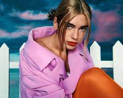 Apalagi lagu yang didengarkan memiliki genre yang sesuai dengan suasana hati kita. Energi Cinta Akhir Tahun 10 Lagu Internasional Rilis Desember 2019