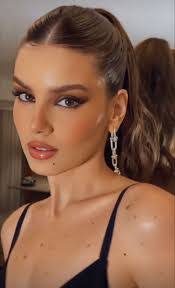 Sarah Scheffel's Instagram, Twitter & Facebook