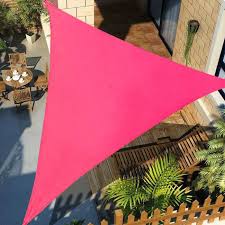 Plus petit, ce modèle triangulaire est non seulement ultra pratique, mais aussi très esthétique. Voile D Ombrage Impermeable Auvent Triangle Lavable Resistant Soleil Durable Rose 4x4x4m Cdiscount Jardin