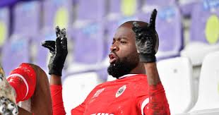 Royal antwerp forward didier lamkel ze was so desperate to leave his club he rocked up to training wearing their rival's home shirt. Vomit Antwerp Striker Lamkel Ze Decides Derby And Says Sorry To Fans Foreign Football Netherlands News Live