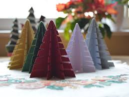 Wie du solch einen dekorativen weihnachtsbaum basteln kannst, erfährst du in dieser origami weihnachten anleitung. Schoenstricken De Weihnachts Tannenbaum Aus Papier Basteln