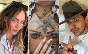 Este sábado, el cantante empezaba su perfil de instagram sin rastro de su prometida a quien, además. Los Tatuajes De Christian Nodal Y Los Exnovios De Belinda