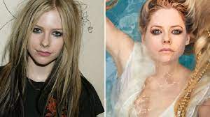 Avril is always showed up wearing lots of makeup and we could never imagine her in a different. Avril Lavigne S 20 Year Devotion To Smoky Eyeliner Continues In New Music Video Allure