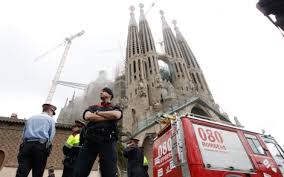 The basílica de la sagrada família (catalan: La Sagrada Familia Pide A Los Mossos Que Revisen La Seguridad Del Templo Barcelona Elmundo Es