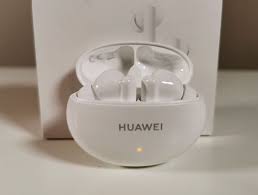 Huawei freebuds 4i tamamen şarj olduğunda, 10 saate kadar kesintisiz müzik çalabilir. Review Of Huawei Freebuds 4i Anc Earphones In The Uae Value For Money Criticreviewer Com