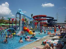 Pe timpul verii bazinele exterioare ( ca.1000 mp si 90 mp ) cu o. Aqua Park Romania Cele Mai Tari Parcuri Acvatice Deschise In Romania