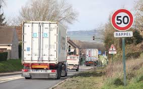 Les chauffeurs routiers internationaux conduisent des poids lourds transportant diverses tâches chauffeur routier international. Coronavirus Dans Les Yvelines Ils Tentaient De Devaliser Un Camion De Produits Frais Le Parisien