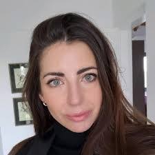 Terri Kanis's Instagram, Twitter & Facebook