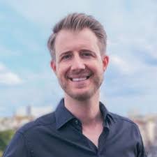 Chris Maslowski's Instagram, Twitter & Facebook