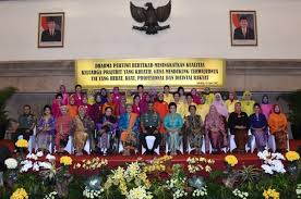 Berikut akan saya ceritakan satu cerita nyata yang cukup membuat malu keluarga besar saya. Panglima Tni Dharma Pertiwi Harus Berpegang Pada Nilai Nilai Budaya Dan Jati Diri Bangsa Beritalima Com