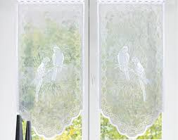 Tout comme le rideau, le voilage possède de nombreux avantages. Paire De Voilages Droits Motif Perroquets Becquet