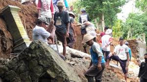 Hal ini bersesuaian dengan peribahasa melayu 'maufakat membawa berkat'. Tanah Longsor Di Tahun Baru Banser Pundong Diy Gotong Royong Bersihkan Reruntuhan