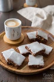 Carres Aux Noix Et Chocolat Recette De Bredele Recette Bredele Recette Tuiles Aux Amandes Dessert