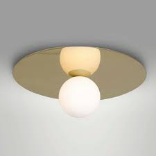 Taklampen Plate Sphere Har En Rund Plate I Polert Messing Med Diameter Pa Hele 65 Cm Wall Lamp Ceiling Fixtures Lamp