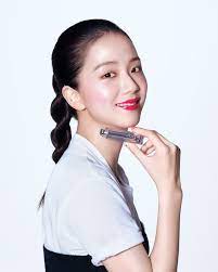 Blackpink's jisoo wears dior small dior bobby bag in black box calfskin on sooyaaa__ instagram #jisoo #blackpink #kim jisoo layouts #dior #jisoo dior #jisoo human dior #jisoo aesthetic #jisoo. Kim Jisoo Global On Twitter New Photo Of Jisoo For Dior Beauty Jisoo Dior Ygofficialblink