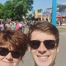 Chris Hinze LaRue (@chris.hinze.larue) • Instagram photos and videos