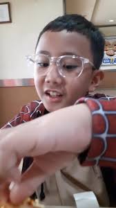 Hugo yang doyan makan Domino's Pizza #pizza #dominospizza