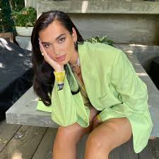 Top dua lipa music videos playlist featuring all her hits such as new rules, be the one, idgaf, hotter subscribe to the dua lipa channel for all the best and latest official music videos, behind the. Dua Lipa Is Bringing Back The Boyfriend Blazer Vogue