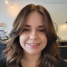 Elise Fuller's Instagram, Twitter & Facebook