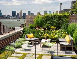 The High Life Top Floor Apartment Design In Manhattan Naturalelements Interiordesign Greendesign Nashvilleinteriordesign Patio Garden Design Roof Garden