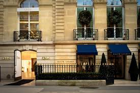 She will meet a pianist, a famous actress and a great art collector, and become. Avenue Montaigne Paris Die Beste Adresse Der Pariser Mode
