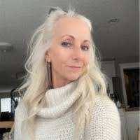 Danielle Peckham's Instagram, Twitter & Facebook