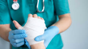 If the cut is still bleeding after 10 minutes of pressure, then it's important to seek medical care as soon as possible. Six Signs Your Wound Isn T Healing Right