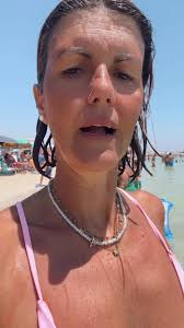 Torre Lapillo: Ombrelloni e Affollamento della Domenica