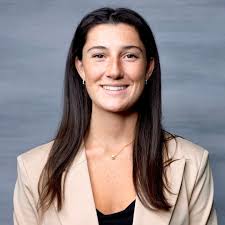 Interested in business and finance? Want to learn more about balancing  being a student athlete with classes, work, and life? Meet Melissa Buxton  '22! Melissa (she/her) is one of our panelists during